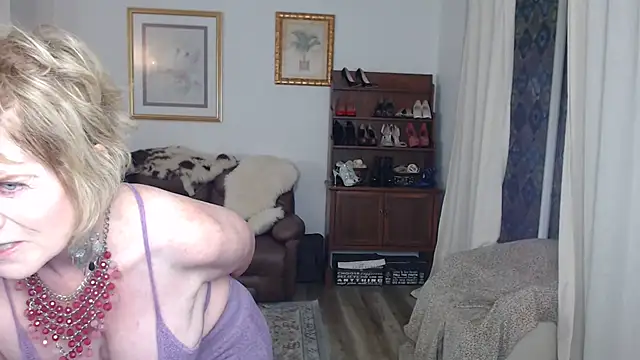 Snapshot of SindeeDix chatting on November 12, 2025, 12:49 pm SindeeDix online show from November 12, 2025, 12:49 pm