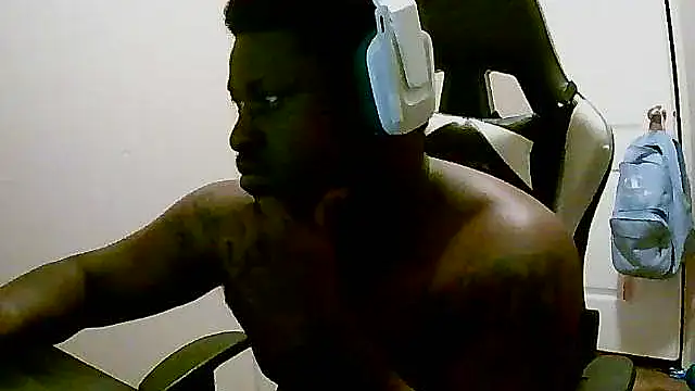 Snapshot of maskednetwork chatting on May 17, 2026, 5:05 am maskednetwork online show from May 17, 2026, 5:05 am