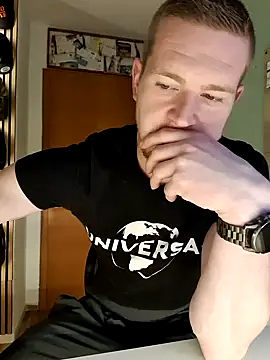 Snapshot of Playbunniboy chatting on December 5, 2024, 3:17 pm Playbunniboy online show from December 5, 2024, 3:17 pm