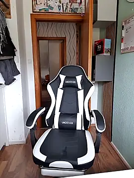 Snapshot of Playbunniboy chatting on April 13, 2026, 12:21 pm Playbunniboy online show from April 13, 2026, 12:21 pm