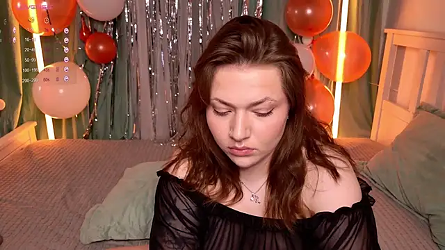 Snapshot of Evahadson chatting on November 21, 2025, 9:57 pm Evahadson online show from November 21, 2025, 9:57 pm