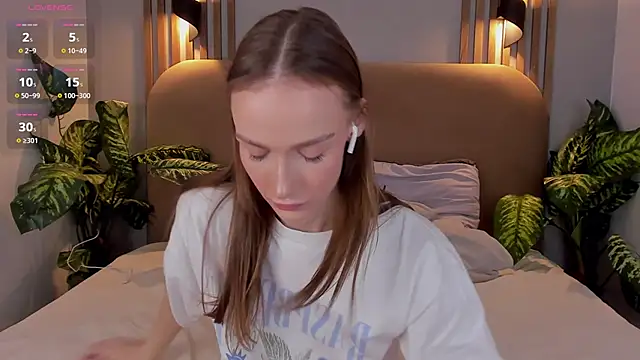 Snapshot of Kira_Quinn chatting on November 11, 2025, 6:57 am Kira Quinn online show from November 11, 2025, 6:57 am