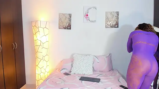 Snapshot of SarahCinnamon- chatting on February 10, 2026, 7:07 pm SarahCinnamon- online show from February 10, 2026, 7:07 pm