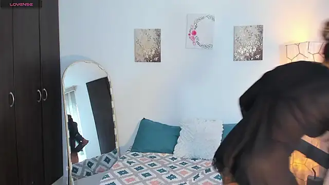 Snapshot of SarahCinnamon- chatting on February 19, 2026, 7:10 pm SarahCinnamon- online show from February 19, 2026, 7:10 pm