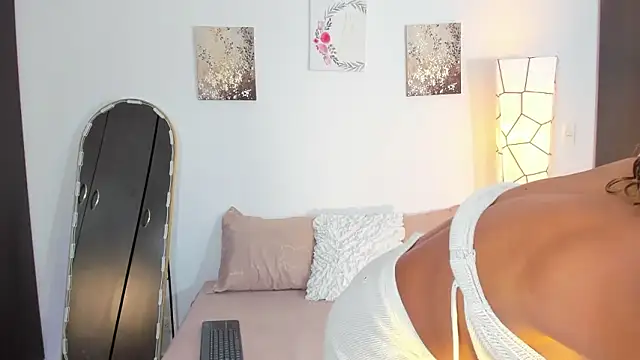 Snapshot of SarahCinnamon- chatting on March 2, 2026, 8:15 pm SarahCinnamon- online show from March 2, 2026, 8:15 pm