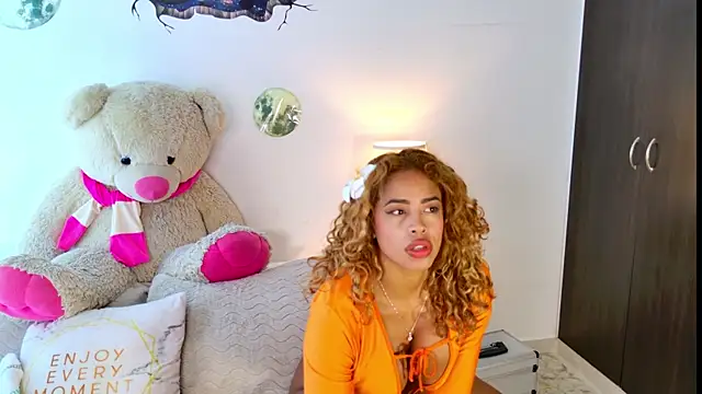 Snapshot of SarahCinnamon- chatting on July 10, 2026, 3:58 pm SarahCinnamon- online show from July 10, 2026, 3:58 pm