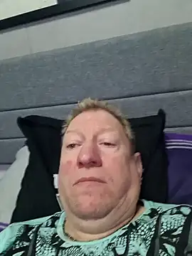 Snapshot of tomtom111111 chatting on December 7, 2024, 8:22 am tomtom111111 online show from December 7, 2024, 8:22 am