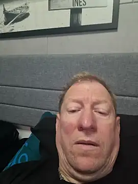 Snapshot of tomtom111111 chatting on October 11, 2025, 9:52 am tomtom111111 online show from October 11, 2025, 9:52 am