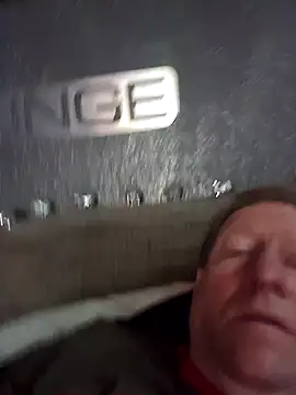 Snapshot of tomtom111111 chatting on November 7, 2025, 2:50 pm tomtom111111 online show from November 7, 2025, 2:50 pm