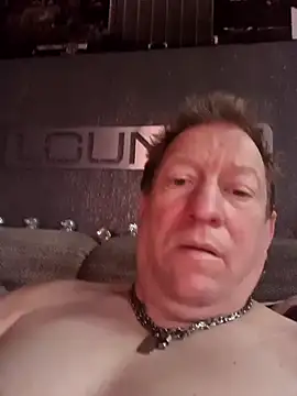 Snapshot of tomtom111111 chatting on November 18, 2025, 2:10 pm tomtom111111 online show from November 18, 2025, 2:10 pm