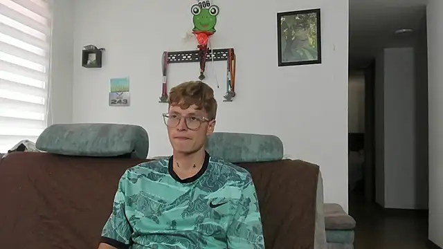 A sexy couple   online show from September 19, 2025, 7:03 pm