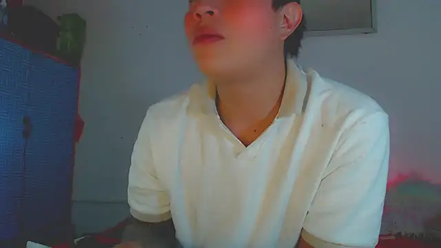 Snapshot of BombonRose1 chatting on October 29, 2025, 12:24 am BombonRose1 online show from October 29, 2025, 12:24 am