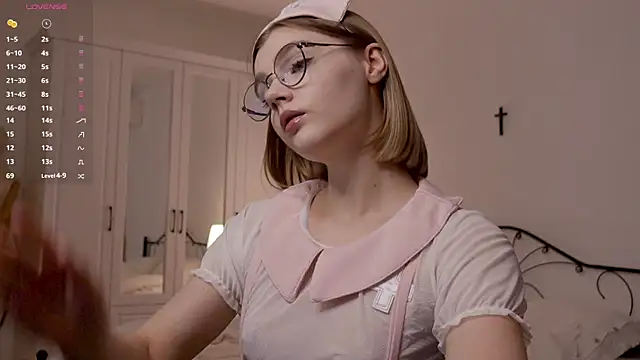 Snapshot of allotropp chatting on October 15, 2025, 6:19 pm allotropp online show from October 15, 2025, 6:19 pm