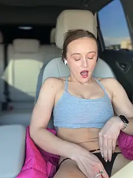 Snapshot of lunagirl13 chatting on December 4, 2025, 7:00 pm lunagirl13 online show from December 4, 2025, 7:00 pm