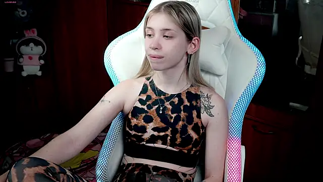 Snapshot of ho1yho1e chatting on November 14, 2025, 7:34 pm ho1yho1e online show from November 14, 2025, 7:34 pm