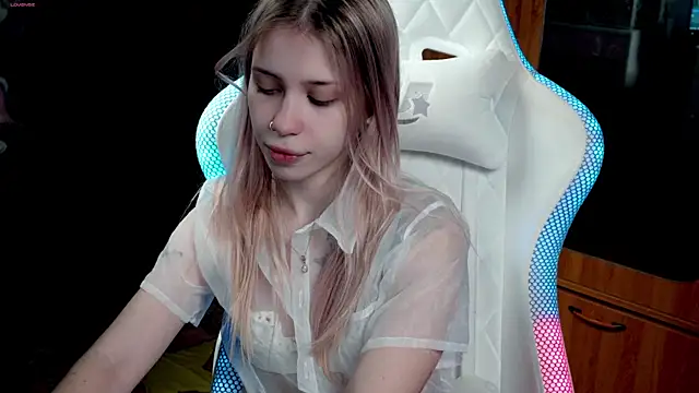 Snapshot of ho1yho1e chatting on November 25, 2025, 6:30 pm ho1yho1e online show from November 25, 2025, 6:30 pm