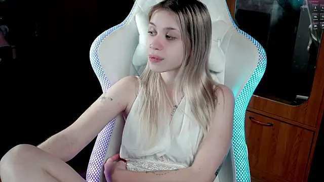 Snapshot of ho1yho1e chatting on December 4, 2025, 5:43 pm ho1yho1e online show from December 4, 2025, 5:43 pm