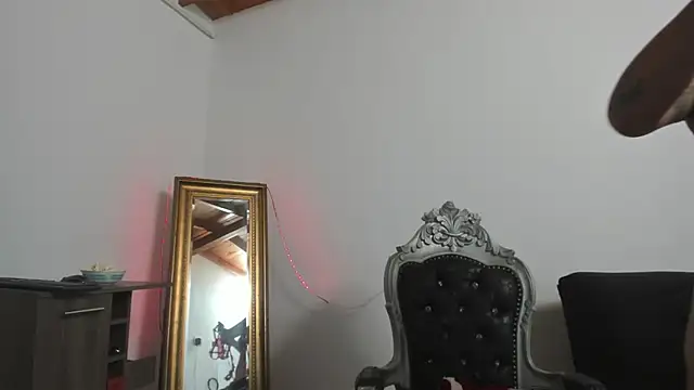 Snapshot of Hela_wet chatting on December 8, 2024, 8:04 pm Hela wet online show from December 8, 2024, 8:04 pm