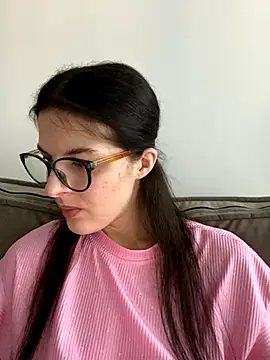 little belucci online show from October 26, 2025, 1:28 pm