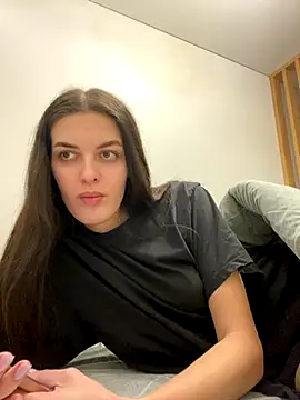 little belucci online show from November 11, 2025, 5:02 pm