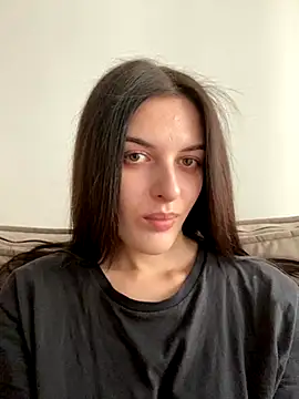 little belucci online show from November 14, 2025, 1:32 pm