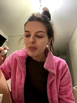 little belucci online show from December 3, 2025, 2:48 pm