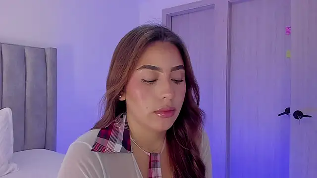 MaddyyLennon online show from March 28, 2026, 7:46 pm