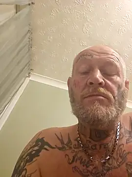 Snapshot of Happytats chatting on November 1, 2025, 1:29 am Happytats online show from November 1, 2025, 1:29 am