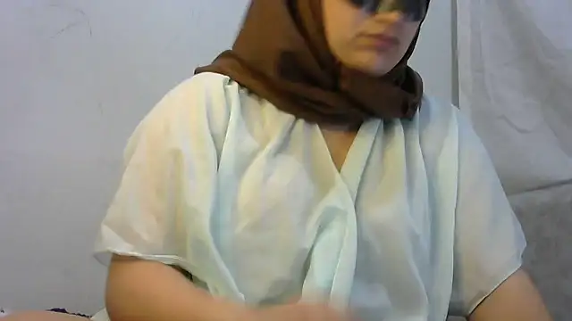 Snapshot of insatiableeee chatting on December 24, 2024, 9:11 pm insatiableeee online show from December 24, 2024, 9:11 pm