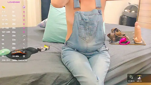 Snapshot of crazywoman34 chatting on February 6, 2025, 11:43 am crazywoman34 online show from February 6, 2025, 11:43 am