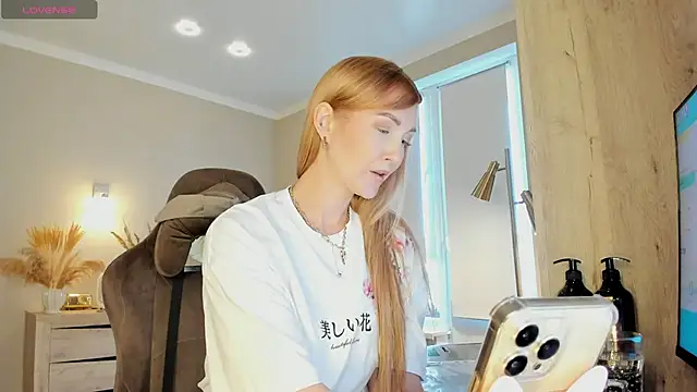 HotyPlays online show from March 15, 2026, 11:05 am