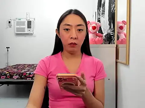 Snapshot of ErikaJayne4u chatting on March 16, 2026, 5:44 am ErikaJayne4u online show from March 16, 2026, 5:44 am