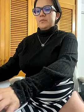 SWEETLILY18 online show from November 10, 2025, 10:20 pm