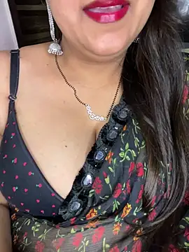 Zoya Varma004 online show from March 28, 2026, 6:07 pm