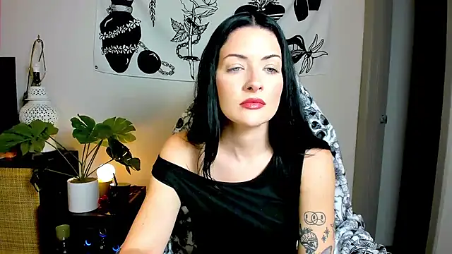 MelroseStrip online show from November 11, 2025, 11:27 pm