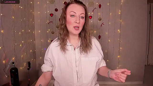 Mira Xo  online show from December 7, 2024, 5:48 am