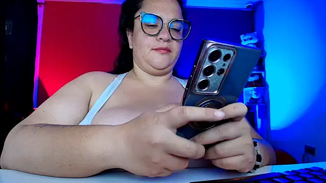 lulubigtitts1 online show from September 16, 2025, 7:04 pm