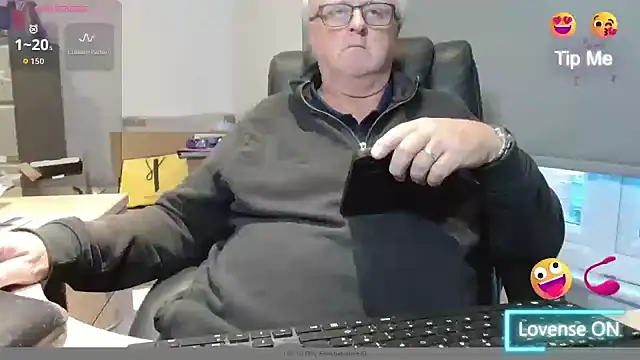 Snapshot of bigbadjon69 chatting on October 24, 2025, 4:47 pm bigbadjon69 online show from October 24, 2025, 4:47 pm