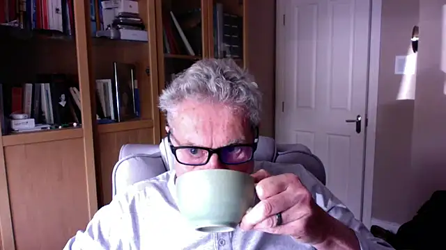 Snapshot of Oldpistolpete chatting on April 26, 2026, 10:35 am Oldpistolpete online show from April 26, 2026, 10:35 am