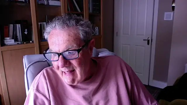 Snapshot of Oldpistolpete chatting on May 14, 2026, 11:06 am Oldpistolpete online show from May 14, 2026, 11:06 am