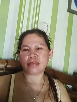 Snapshot of simplewild_mom chatting on June 19, 2026, 5:34 am simplewild mom online show from June 19, 2026, 5:34 am
