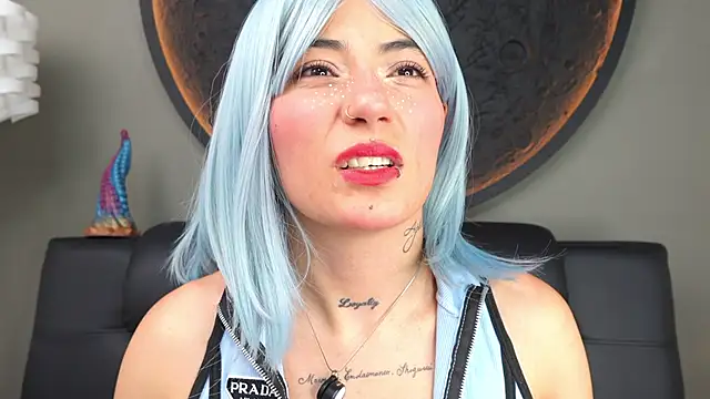 miss sharlotte18 online show from November 19, 2025, 6:08 pm