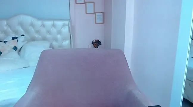 annylouis online show from January 31, 2025, 2:26 am