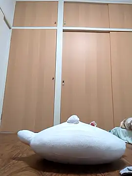 lioncake1221 online show from November 20, 2025, 7:41 am