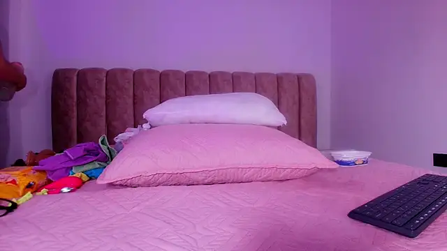 Snapshot of _linda_milk_ chatting on November 13, 2025, 3:05 am linda milk online show from November 13, 2025, 3:05 am