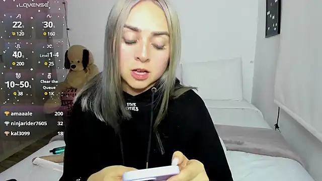 Snapshot of sophi_mooreno chatting on December 2, 2024, 2:31 am sophi mooreno online show from December 2, 2024, 2:31 am