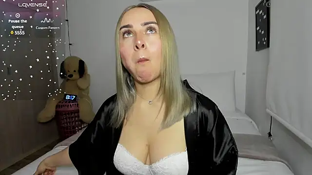 Snapshot of sophi_mooreno chatting on December 5, 2024, 1:47 am sophi mooreno online show from December 5, 2024, 1:47 am