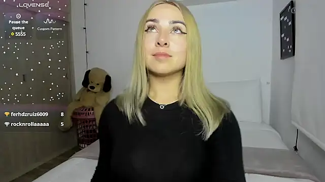 Snapshot of sophi_mooreno chatting on December 11, 2024, 3:35 am sophi mooreno online show from December 11, 2024, 3:35 am