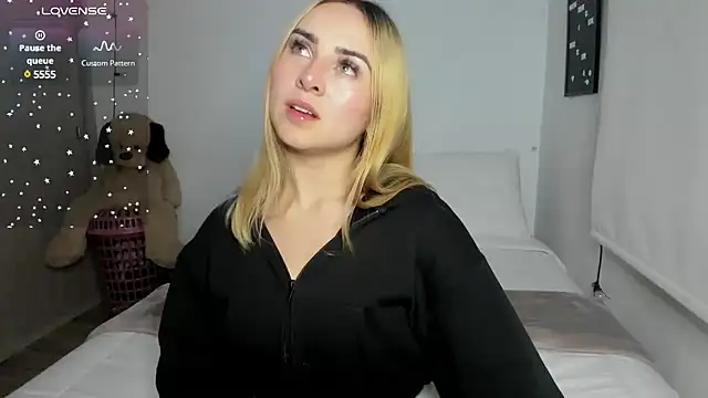 Snapshot of sophi_mooreno chatting on March 22, 2025, 2:27 am sophi mooreno online show from March 22, 2025, 2:27 am