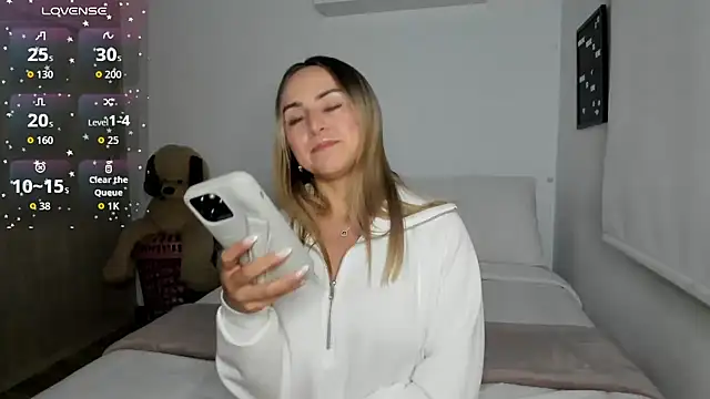 Snapshot of sophi_mooreno chatting on September 15, 2025, 11:49 pm sophi mooreno online show from September 15, 2025, 11:49 pm